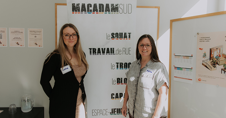 Macadam Sud, deux intervenantes devant un tableau